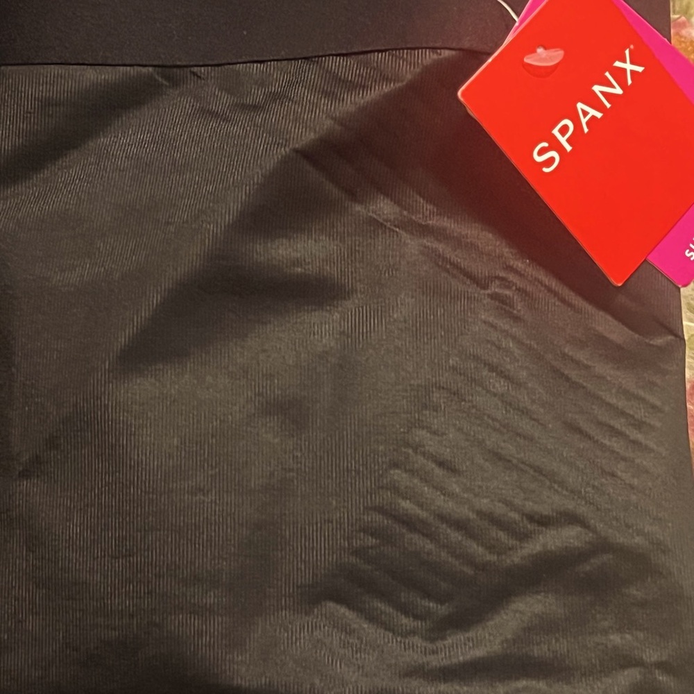 Spanx thinstincts 2.0 very blk girl short
